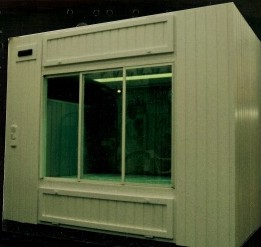 Er�ffnung eines Sonnenstudio in Lippstadt in Verbindung eines Einzelhandelsgesch�ftes f�r exclusive Geschenkartikel. Zum Test neuer M�rkte f�r die Koll Sauna besucht Dirk Koll im Oktober die "Leisure Industry Week" in Birmingham/ England mit einer Smart-Sauna, welche auf engsten Raum auch in Badezimmern eingebaut werden kann und mit normalen Strom zu betreiben ist. Der Grund dieser kleinen Sauna lag darin, dass das Stromnetz in England nur sehr d�rftig war, ferner sollte die Sauna incl. Messestand in einen Transporter passen, um Kosten und Formalit�ten an der Grenze minimal zu halten.